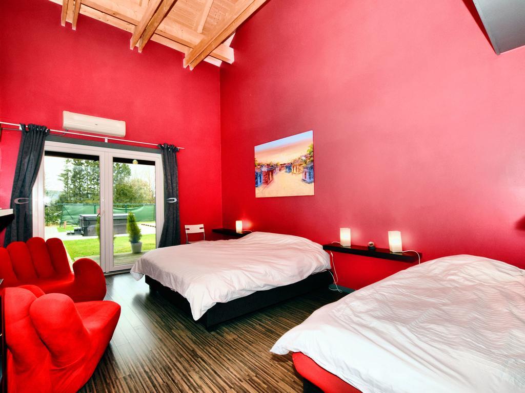 Beautiful Villa With Heated Outdoor Pool Manhay Exterior photo